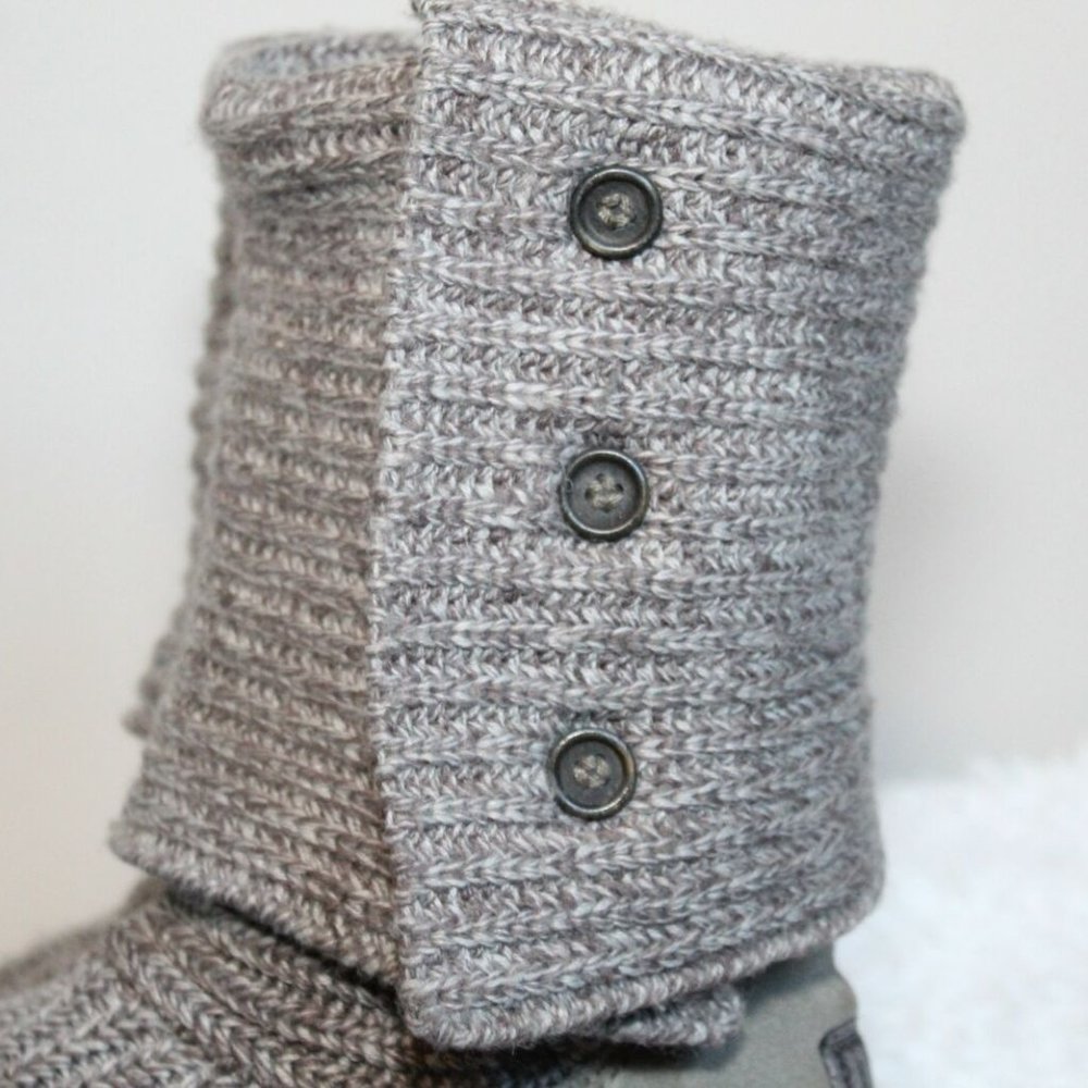 UGG Classic Cardy Button Detailed Sweater Knit Boots 5819 Gray Size 8 H12130 - Picture 3 of 11
